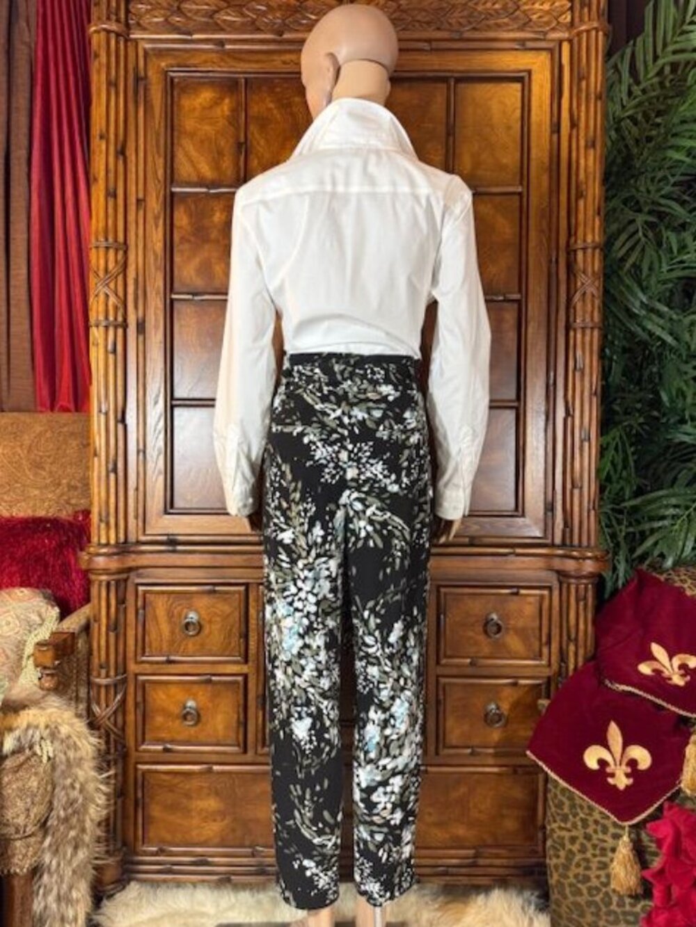 White House Black Market Aqua Floral Pleat Waist Belted 'The Tapered Ankle' Pant - Picture 5 of 13